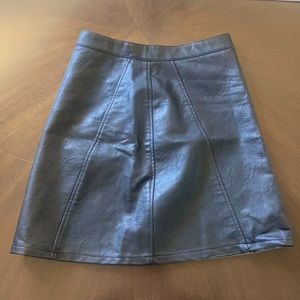 Zara XS black faux leather skirt